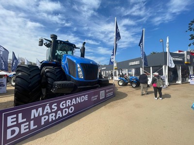 New Holland y Corporaci n de Maquinaria presentan el potente tractor T9 en Expo Prado 2024