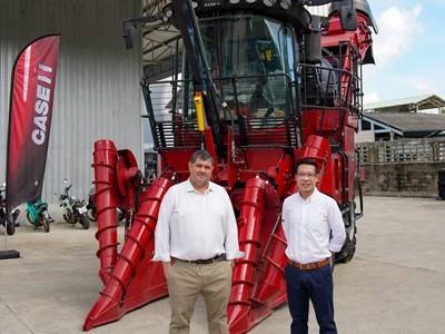 Mark Brinn and Niran Tangchuthongchai