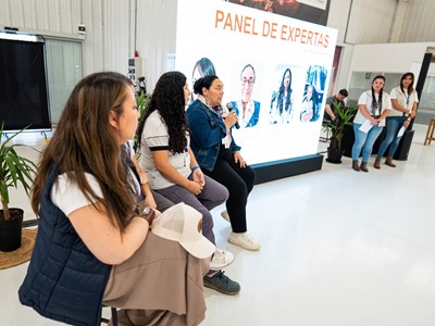 New Holland celebro el Dia de la Mujer Rural junto al programa Mujeres en Campana