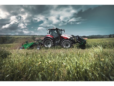 MORE CHOICE FOR STEYR EXPERT CUSTOMERS TWO TRANSMISSIONS AND THREE FEATURE PACKS