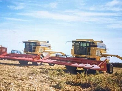 Con mas de 20 anos junto a New Holland la familia Vilas adquirio la cosechadora de doble rotor mas grande del mundo