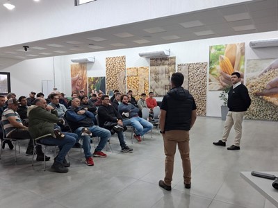 Clientes visitando la planta de Case IH en C rdoba