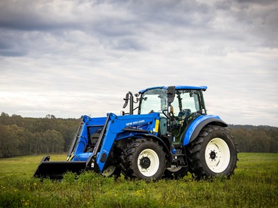 New Holland T5 Dual Command puts farmer comfort and productivity in the driver s seat