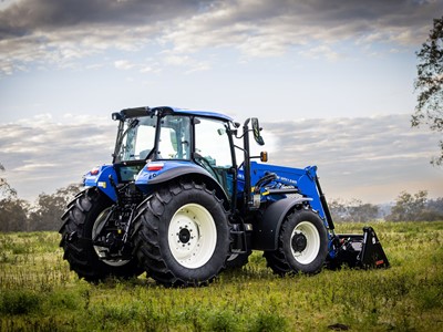 New Holland T5 Dual Command puts farmer comfort and productivity in the driver s seat