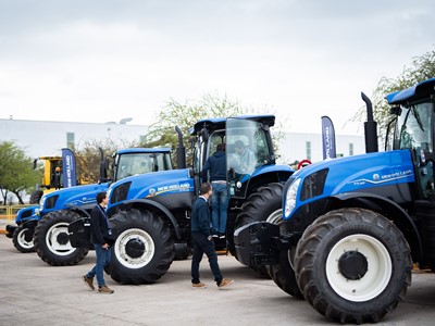 New Holland abrio las puertas de su fabrica para acercar todo su porfolio a sus clientes
