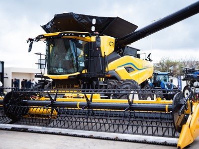 Cosechadora New Holland CR11 en la planta de New Holland en Cordoba