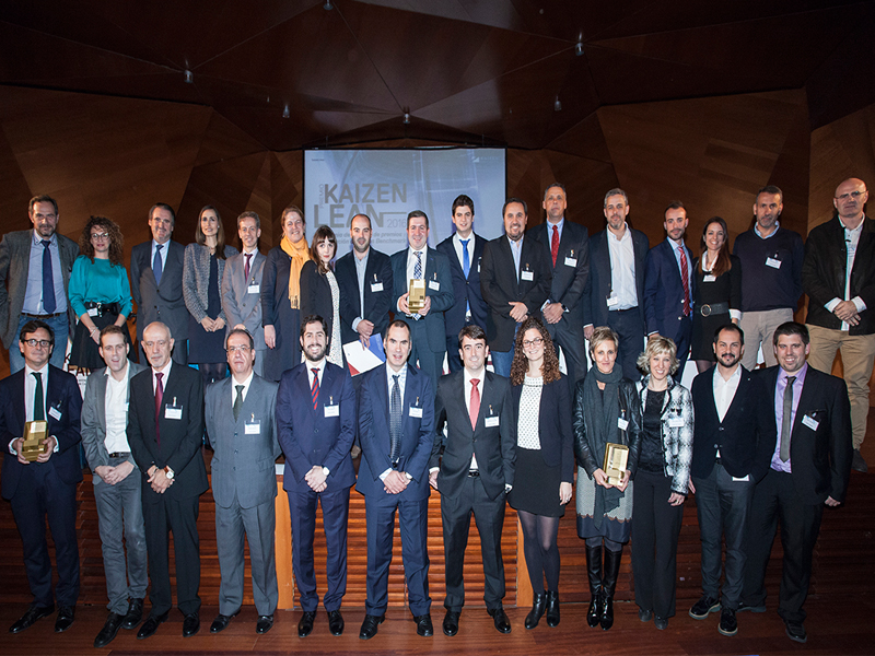 Iveco Madrid plant management team accepts Kaizen Institute Excellence Award Iveco Madrid plant management team accepts Kaizen Institute Excellence Award