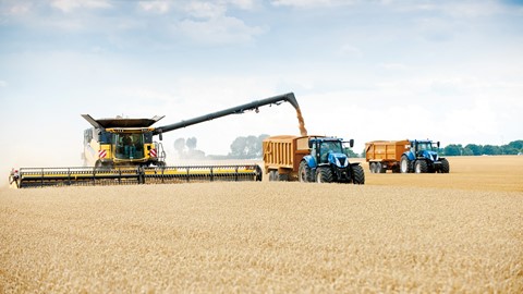World record breaking CR10.90 unloading wheat during the record attempt
