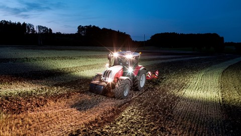 Steyr 6185 CVT Cultivation with LED Lights On