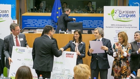 Matthew Foster, Case IH & Steyr Vice President Europe,  EMEA - Dániel Bakó, Winner of the Young Young Farmers Prize