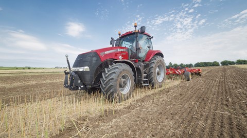 Magnum 370 CVX undertaking cultivation activities