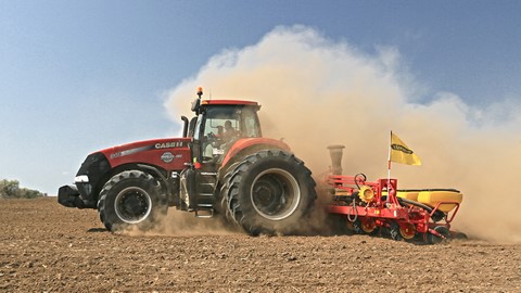 Case IH Magnum 340 and Väderstad Tempo set new seeding record with sunflowers