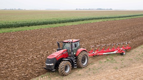 Magnum CVX ploughing