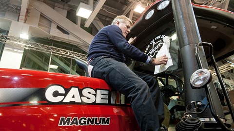 Case IH Magnum 380 CVX awarded Tractor of the Year 2015