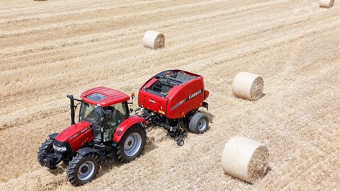 RB465 Variable Chamber Round Baler in straw