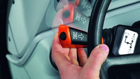 New Holland T7 Auto Command™ shuttle lever