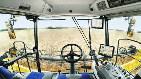 Harvest Suite™ Ultra Cab on the CR Combine range