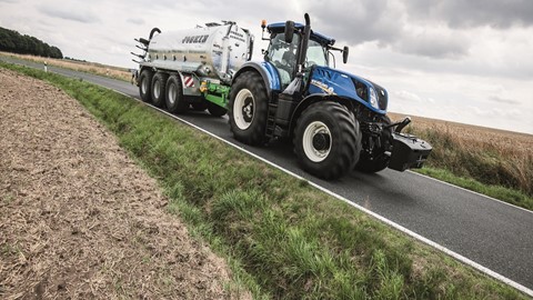 New Holland T7.315 HD Auto Command™ on the road