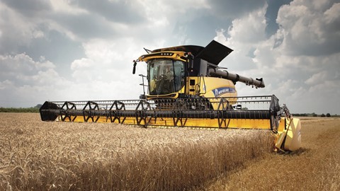 New Holland CR 10.90 Combine Harvester features the CURSOR, Diesel Of The Year® 2014, from FPT Industrial