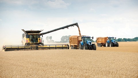 New Holland has reclaimed the GUINNESS WORLD RECORDS™ title for most wheat harvested with the CR10.90 combine