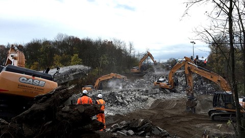 CASE fleet from Bierbrauer & Sohn demolishes bridge in record time