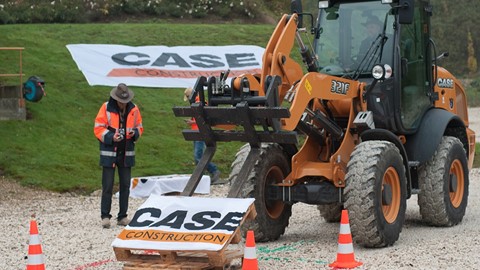 321F ZB compact wheel loader at the “Wild Wheels” challenge