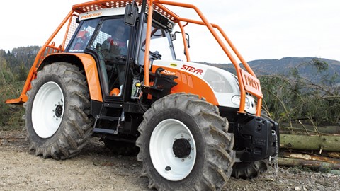 In 1995 the M-Trac series is expanded to fill the gap in the 9000 series between 100 and 150 hp.