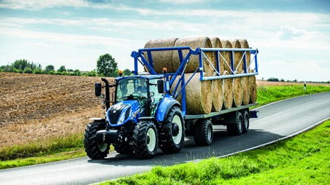 T5.120 Tier 4B transporting bales