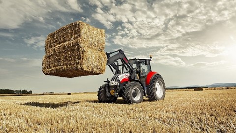 Steyr 4120 Multi Tractor bale handling
