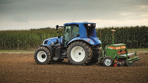 New Holland Agriculture T6.140 Methane Power Tractor sowing