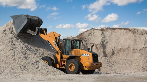 CASE 821 F Wheel Loader in Action