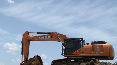 BP Construction highlights the smoothness and fuel efficiency of CASE CX300D and CX470C excavators.