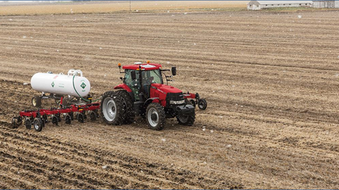Puma 220 tractor with Nutri-Placer 5300