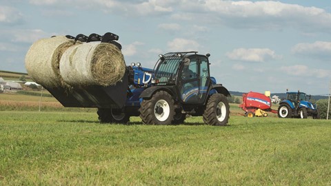 LM9.35 Telehandler moving two round bales
