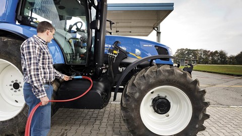 New Holland T6 Methane Power tractor prototype is as easy to fill as a standard diesel tractor