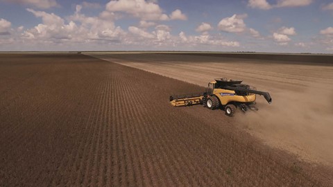 New Holland Agriculture sets World Record for most soybean harvested within eight hours with CR8.90 combine