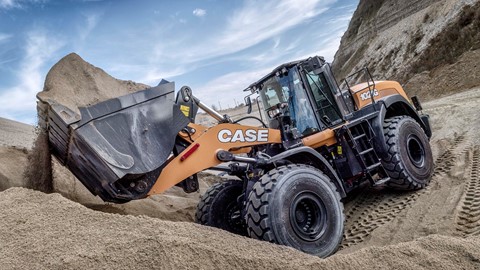 The CASE 1021G Wheel Loader in action