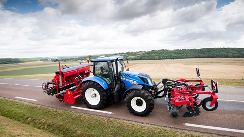 T6.175 Dynamic Command conducting transport work