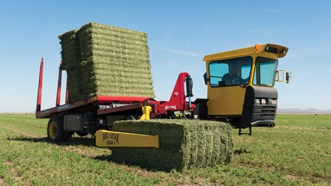 New Holland Tier 4B Stackcruiser® Self-Propelled Bale Wagons