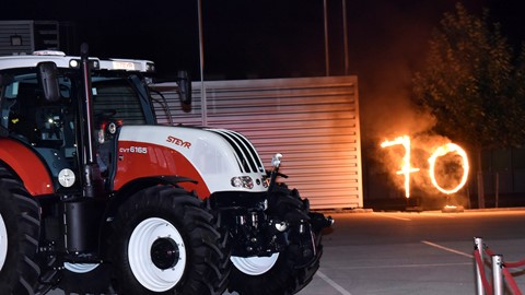 Showcase act with a STEYR 6165 CVT to celebrate 70th anniversary