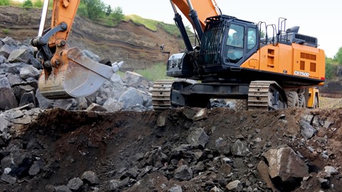 The CX750D shows its versatility at Bierbrauer und Sohn GmbH