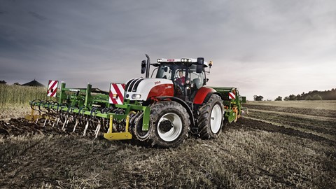 Steyr 6185 CVT using the Easy-Tronic S-Turn