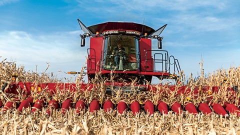 The expanded 4400 series corn header lineup offers completely redesigned narrow row configuration options