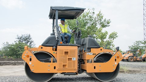 CASE Construction 752EX Vibratory Tandem Compactor