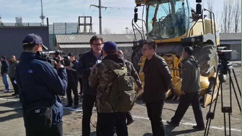 产品总监米凯利先生接受内蒙古电视台农牧频道记者采访