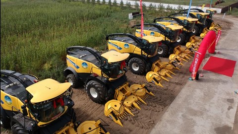 纽荷兰助力内蒙古绿色事业—FR系列青贮机交机仪式圆满成功