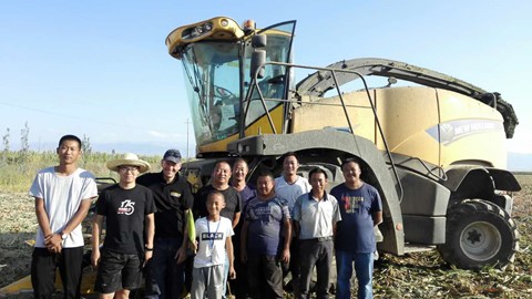 贴心服务，后顾无忧—纽荷兰国外专家来疆回访新老青贮机客户