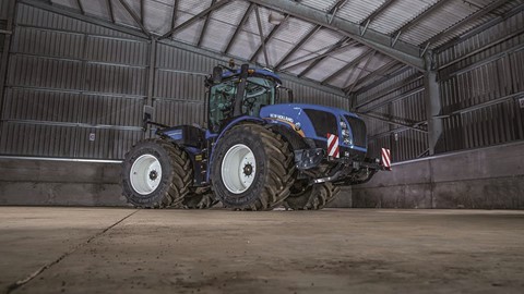 T9 Auto CommandTM tractor