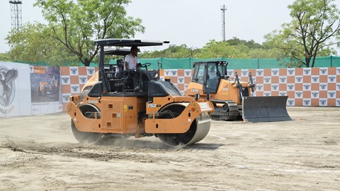 CASE delivers its 5,000th Vibratory Tandem Compactor in India