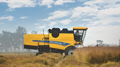 New Holland Agriculture Launches New TC5.30 Five Strawwalker Combine